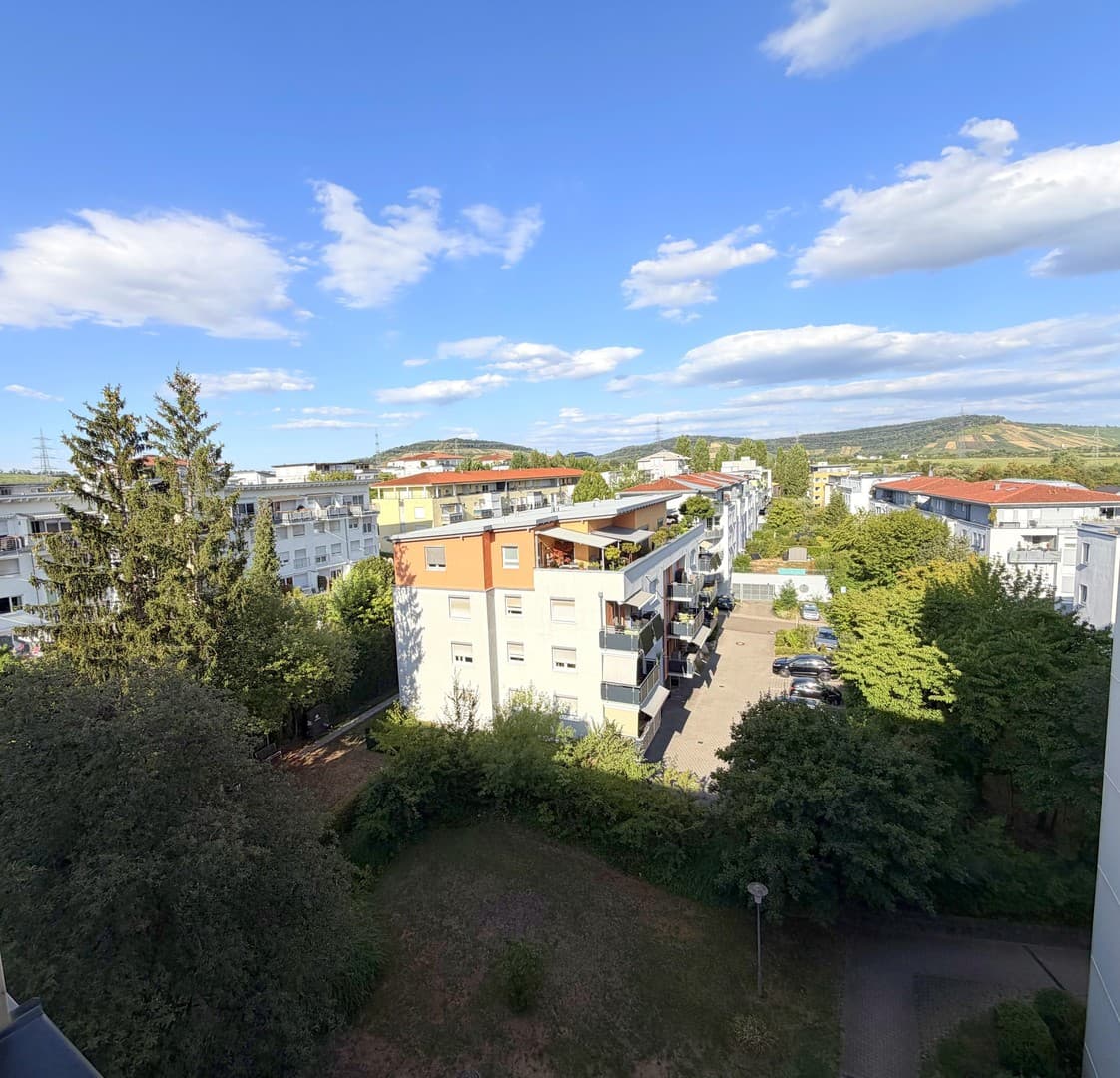 Platz für die ganze Familie: renovierte 3,5-Zimmer-Wohnung mit West-Loggia in Waiblingen