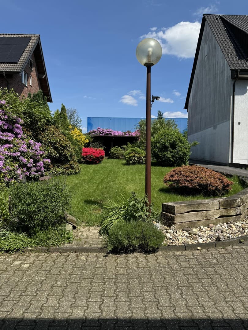 Wohnen mit Kamin, Terrasse und Garten – großzügige 3,5-Zimmer-Wohnung in Solingen