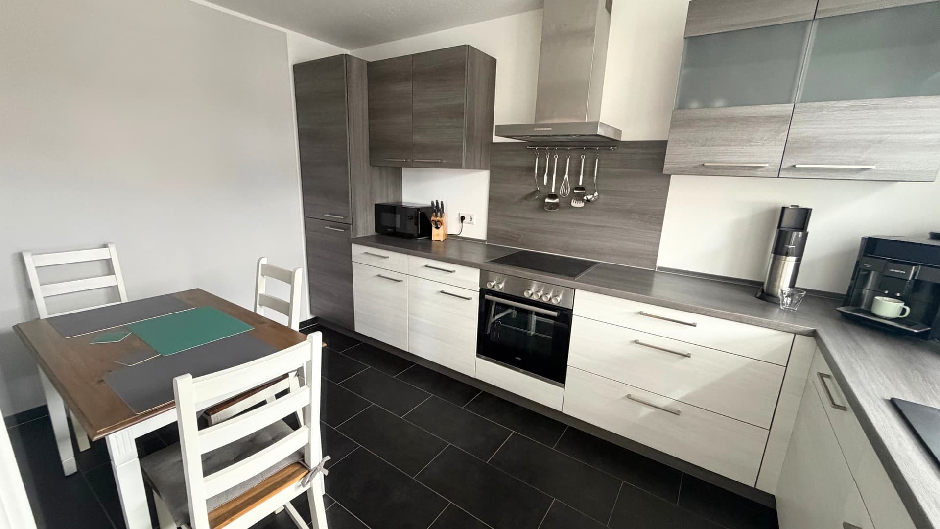 Ohne Makler: Neuwertige 2-Z-Wohnung & m. Balkon in Mitte / Schildesche