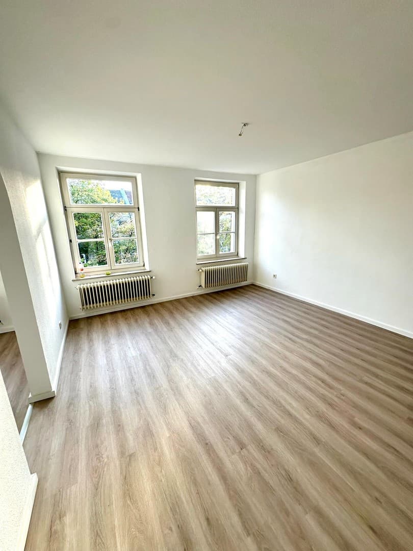 Lichtdurchflutete, frisch renovierte 2-Zimmer-Wohnung in begehrter Lage