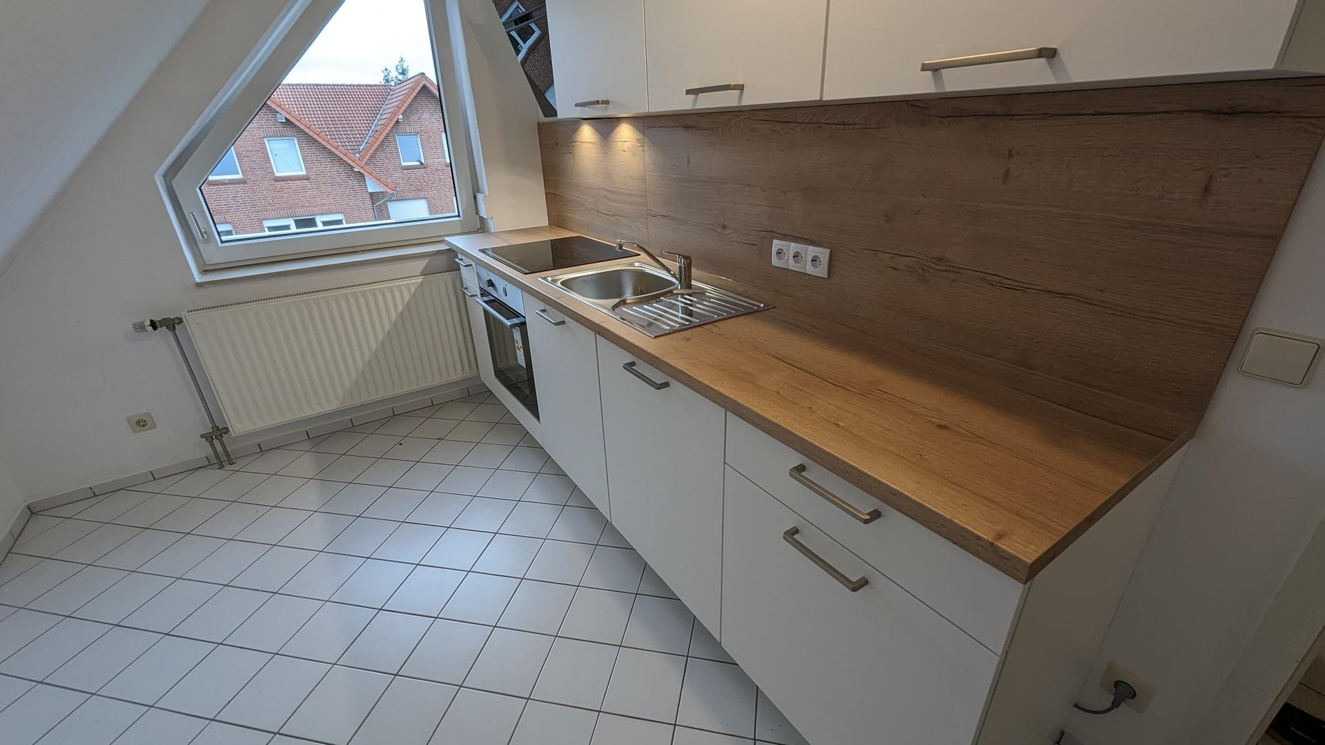 Attraktive 2-Raum-DG-Wohnung mit EBK und Balkon in Bramsche