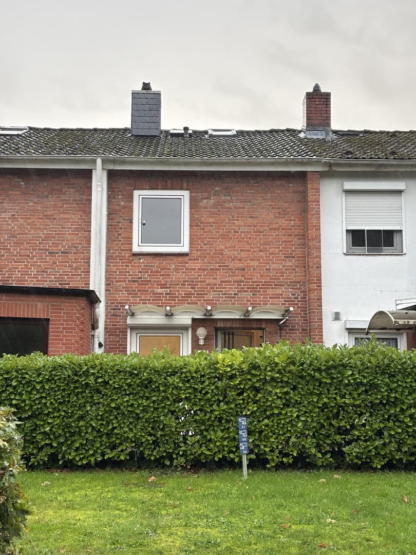 Modernisiertes Reihenhaus mit Wärmepumpe, Energieklasse B und Garage, ohne Courtage