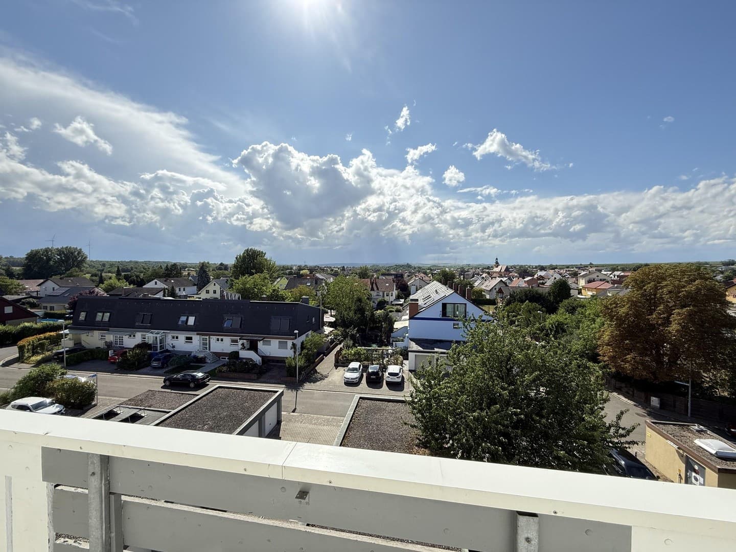 Sonnige 2-Zimmer-Wohnung, Panoramabalkon & EBK, Worms-Abenheim