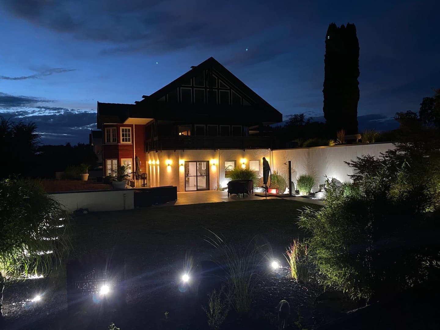 Traumhaus mit Panorama: XXL-Garagen & Einliegerwohnung (Provisionsfrei)