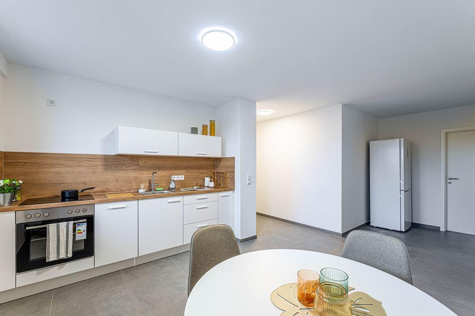 Geräumiges, möbliertes WG-Zimmer in modernisierter Wohnung im Süden Nürnbergs