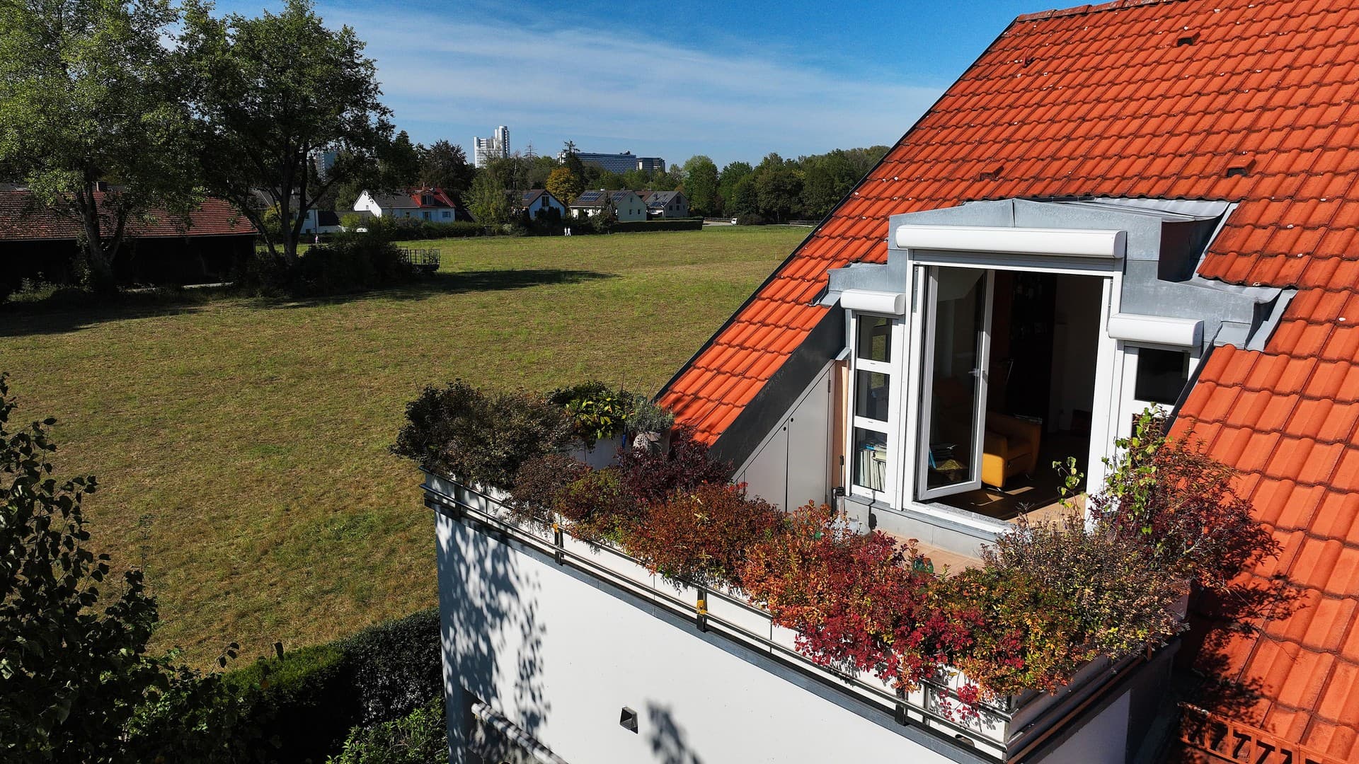 Großzügige Dachterrassen-Wohnung mit Hobbyraum auf über 210 qm Nutzfläche