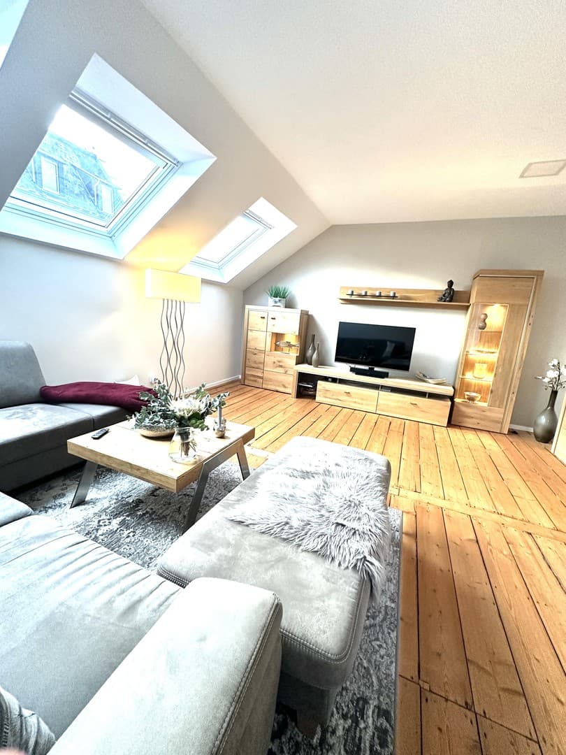 Charmante 6-Zimmer-Wohnung mit Einbauküche, 3 m hohen Decken und neuem Walk-in-Duschbad in Schwelm
