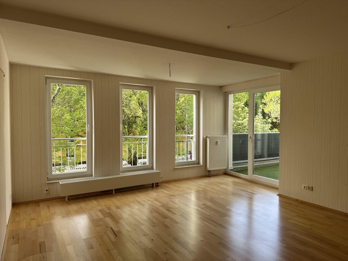 3-Raum Wohnung mit Küche, Balkon, Wanne, Dusche im Stadtfeld Ost