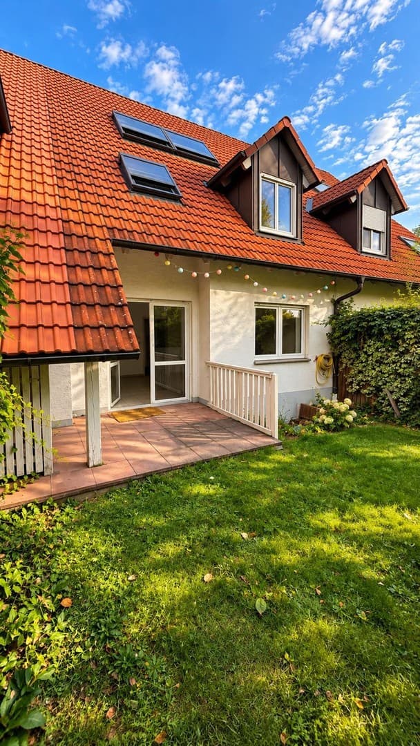 Hochwertiges Architekten - Mittelhaus mit natürlichen Porotonziegeln