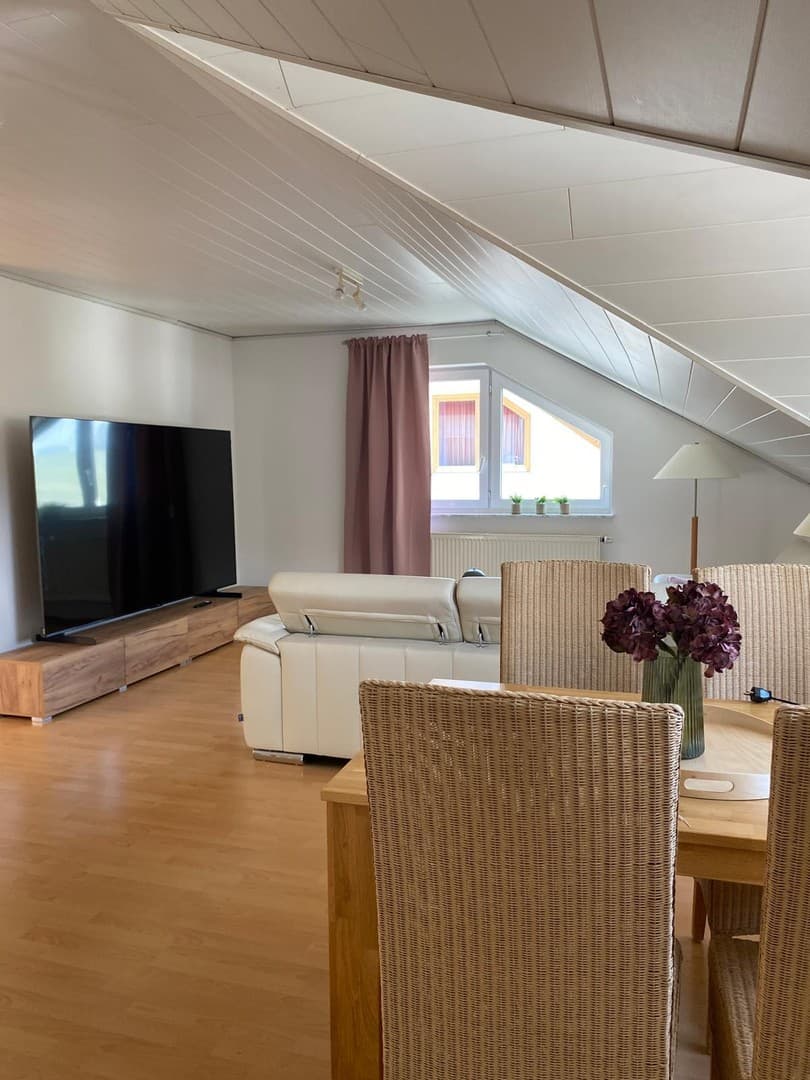 Möbliertes Wohnen in modernem Ambiente mit herrlicher Aussicht, auch als WG geeignet