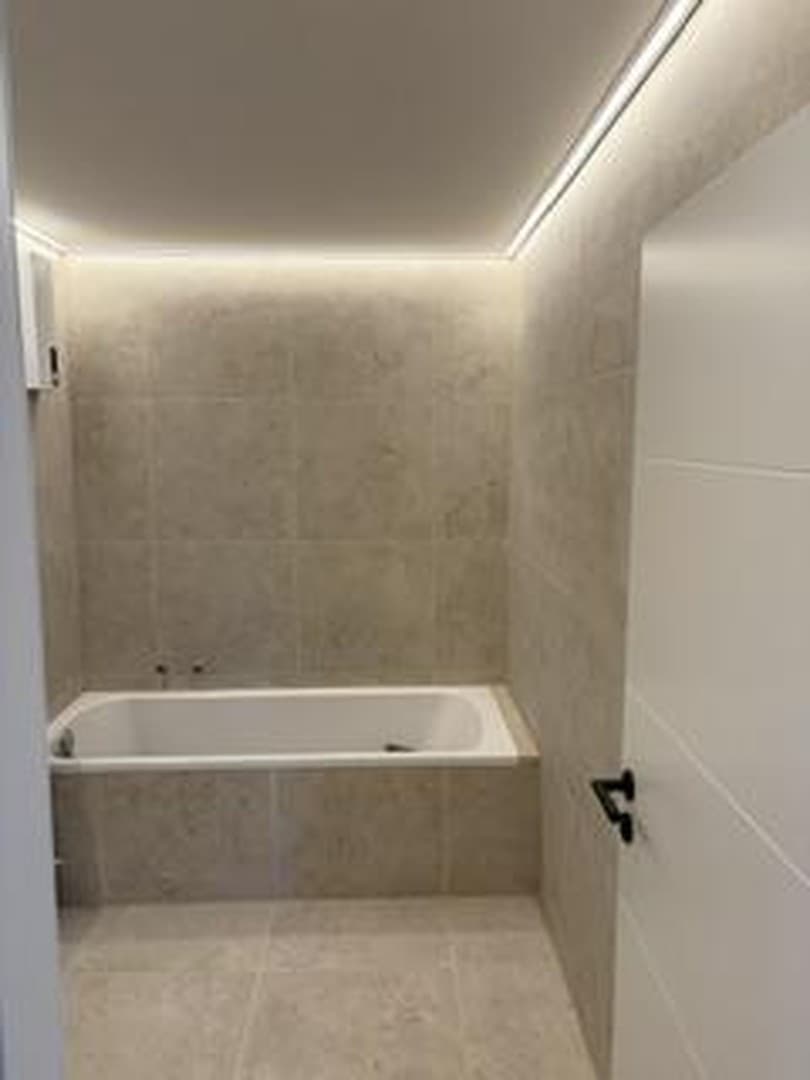 Neu sanierte 2 Zimmer Wohnung mit Balkon