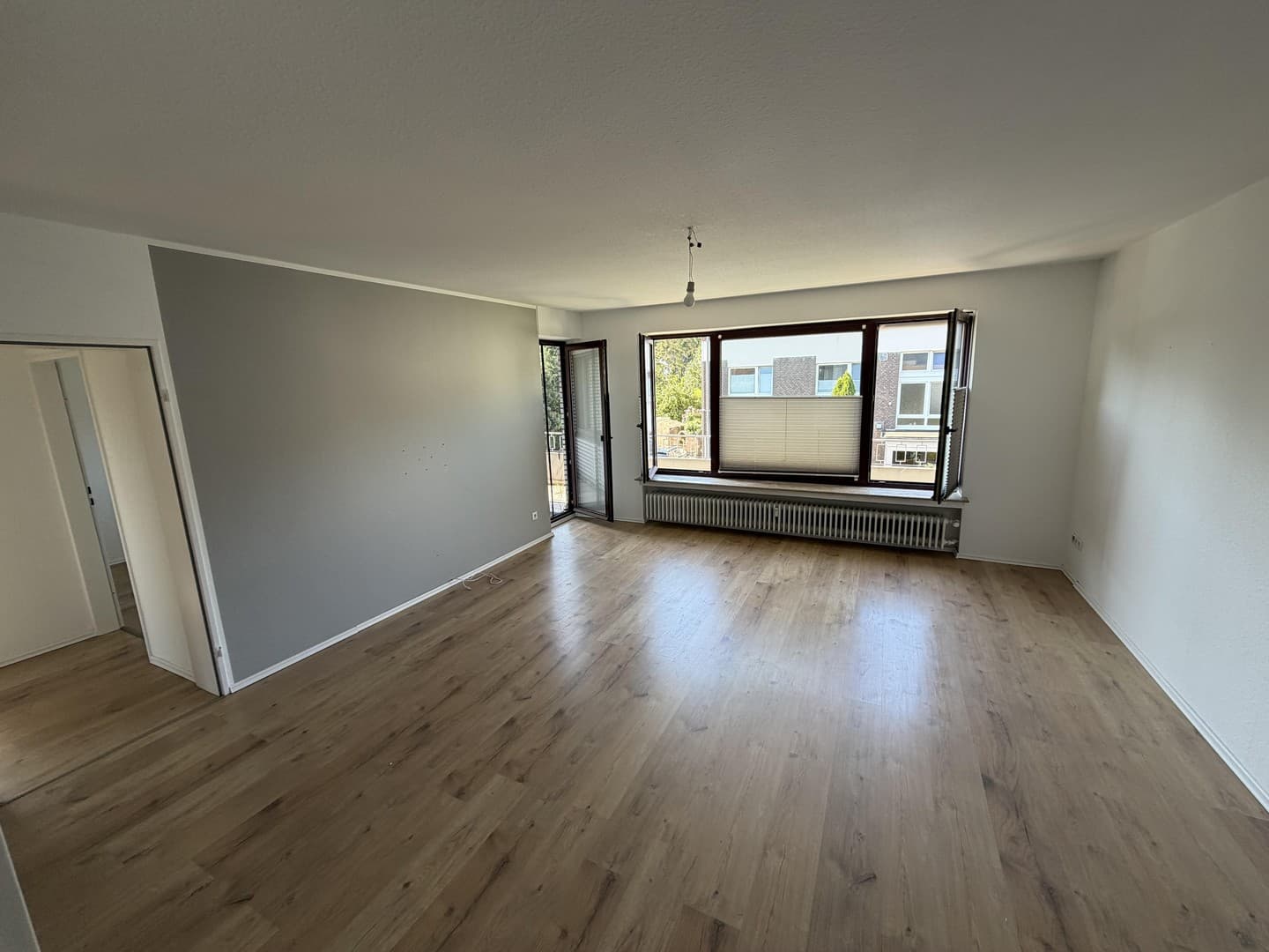 Helle 3-Zimmer-Wohnung mit Wanne und Süd-Balkon in ruhiger Lage – frisch renoviert