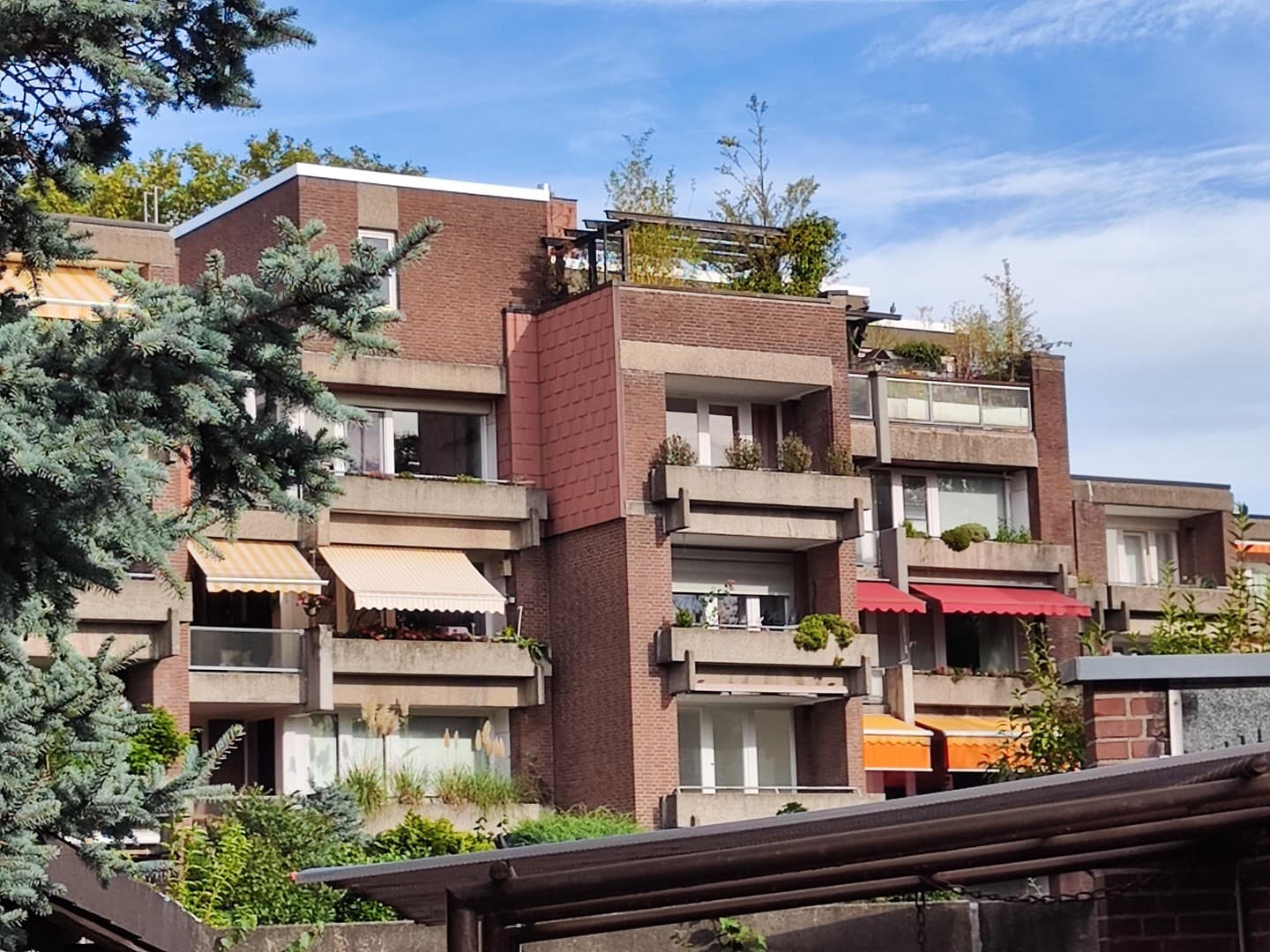 2 Zimmer Wohnung in List/Vahrenwald mit großem Balkon und Potenzial | Provisionsfrei! TG-Box opt.
