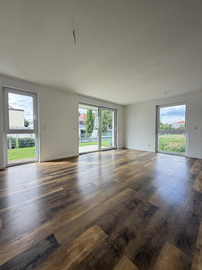 Neuwertige, helle 3-Zi-EG-WHG mit Terrasse und Garten