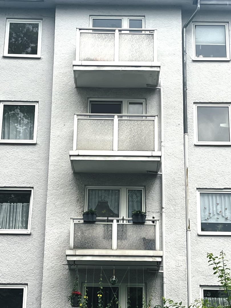 KÖLN-ZENTRUM; LICHTDURCHFLUTETES MÖBLIERTES APARTMENT MIT BALKON