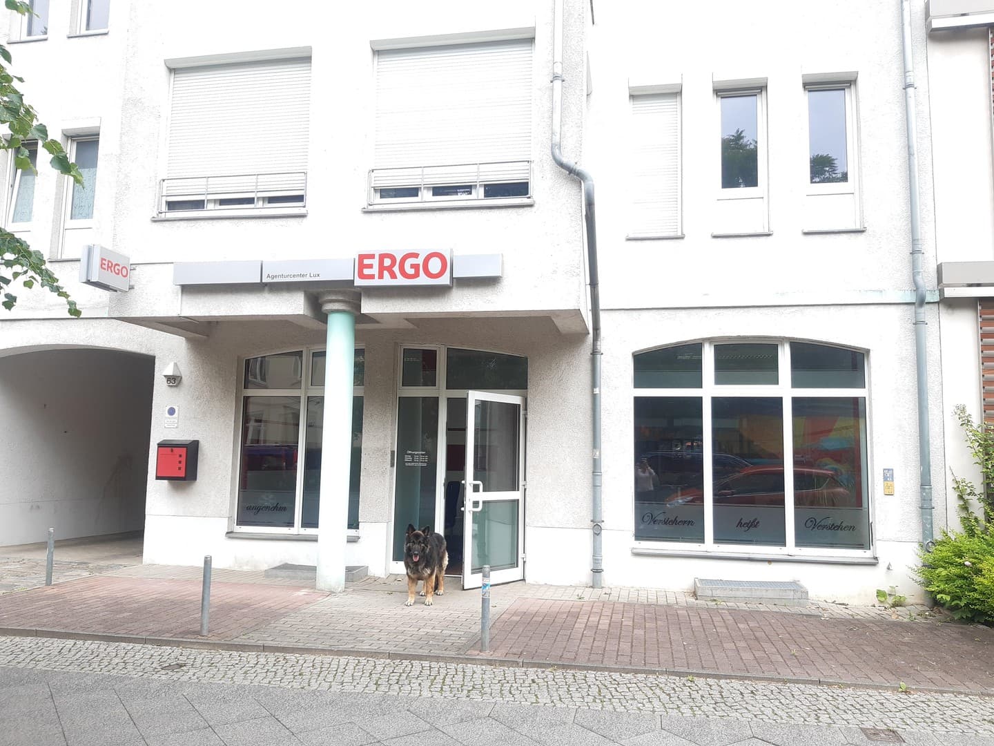 Charmantes, lichtdurchflutetes Ladenlokal im beliebten Komponistenviertel – 75 m²