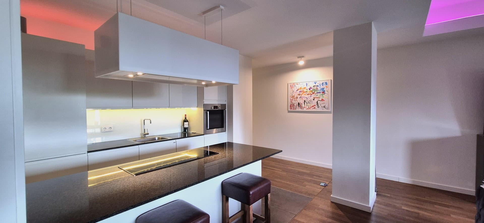 Exklusive möblierte 2-Zimmer-Wohnung, 97 m², Alt-Stralau | High-End Furnished Apartment, 97 m²