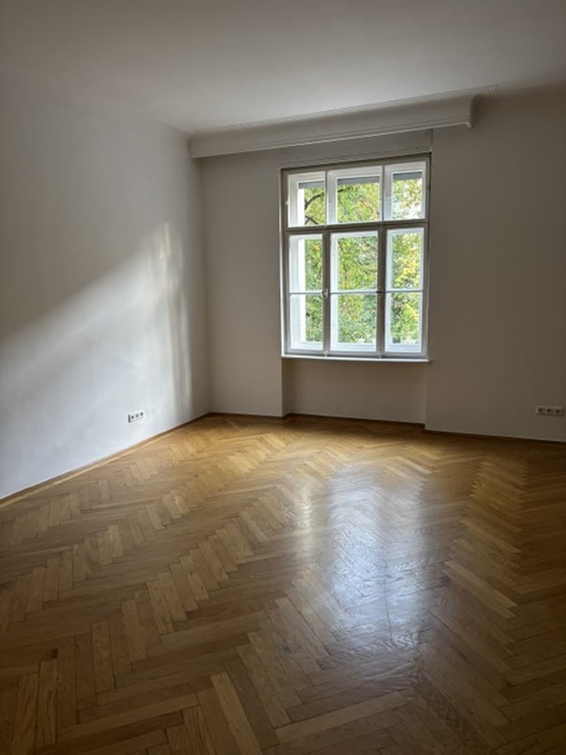 Top Altbau-4,5 Zi-WHG in Alt-Bogenhausen Nähe Prinzregentenpl., Wohnküche, Essbereich und Balkon!