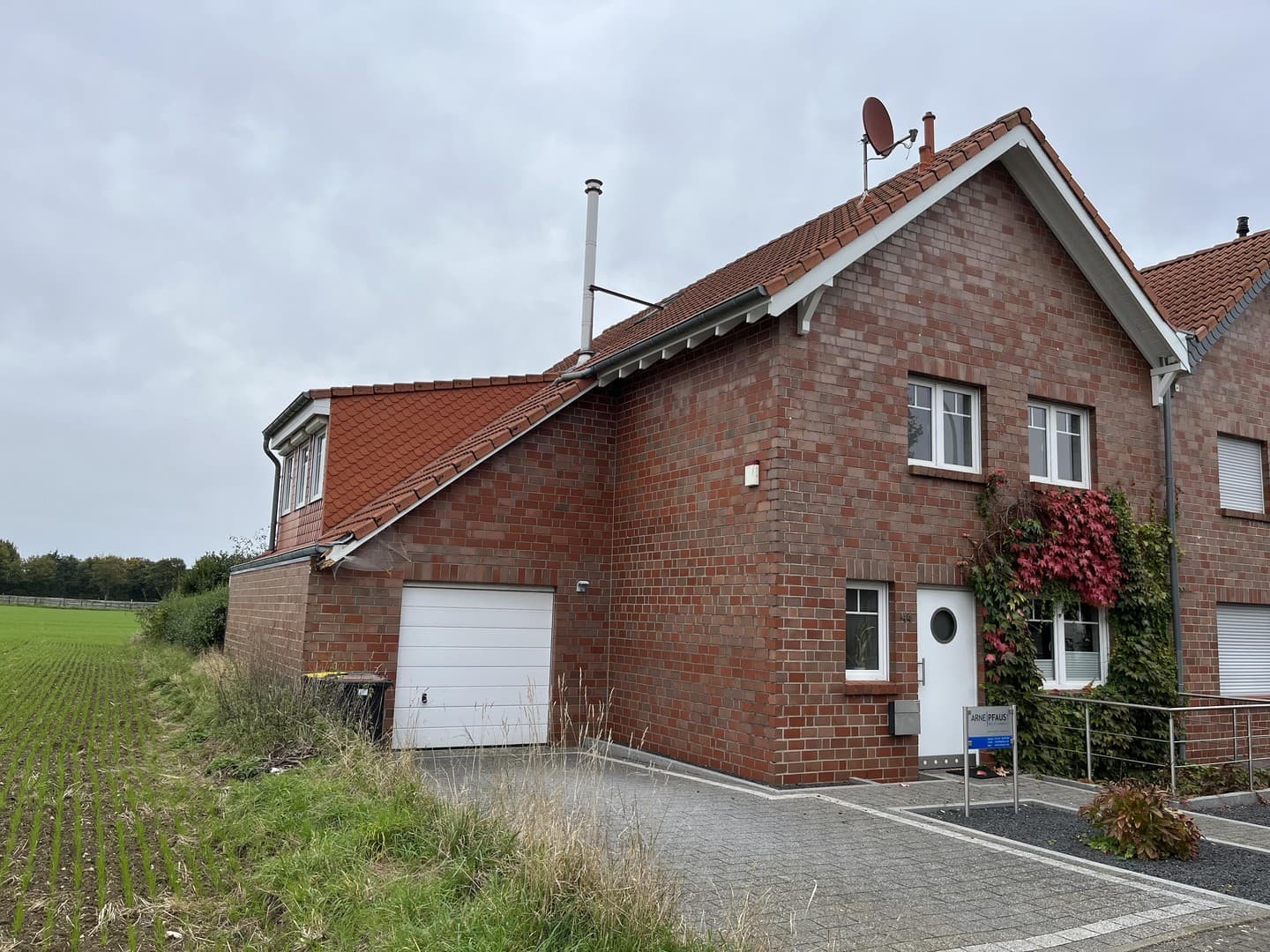 Hochwertige Doppelhaushälfte mit großem Grundstück, Garage & Ausbaupotenzial in attraktiver Lage