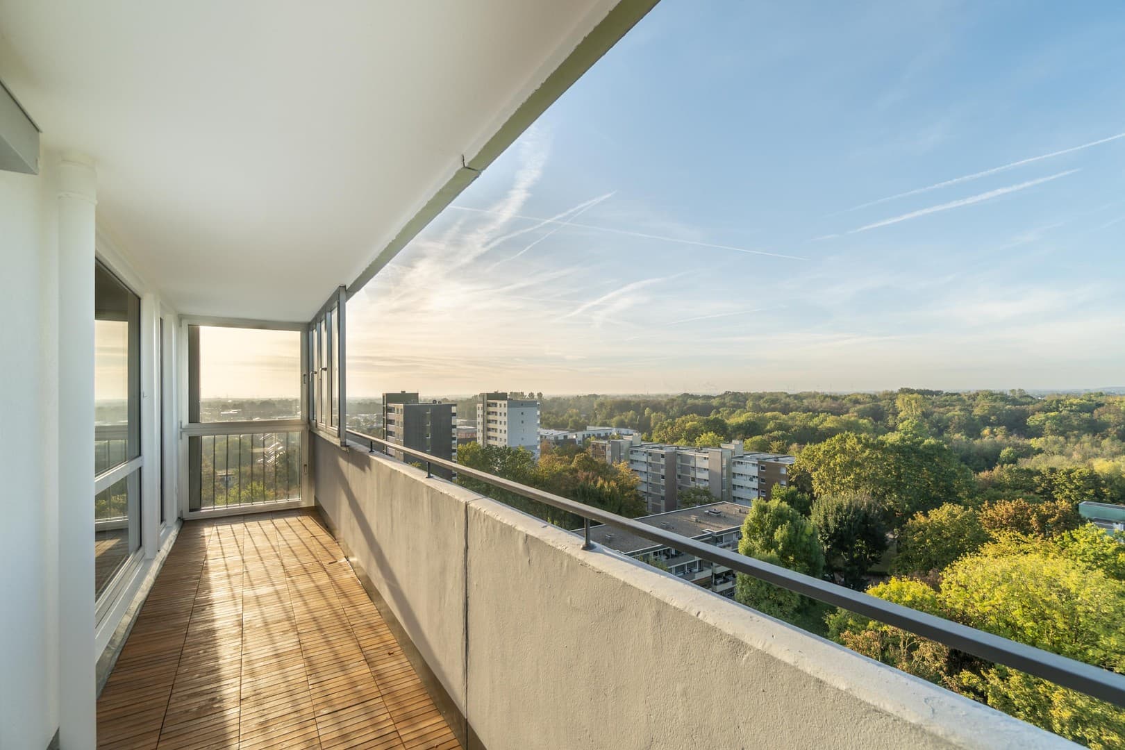 Frisch modernisiert: 3 Zi., 89 m², Loggia mit Weitblick, 11. OG, provisionsfrei