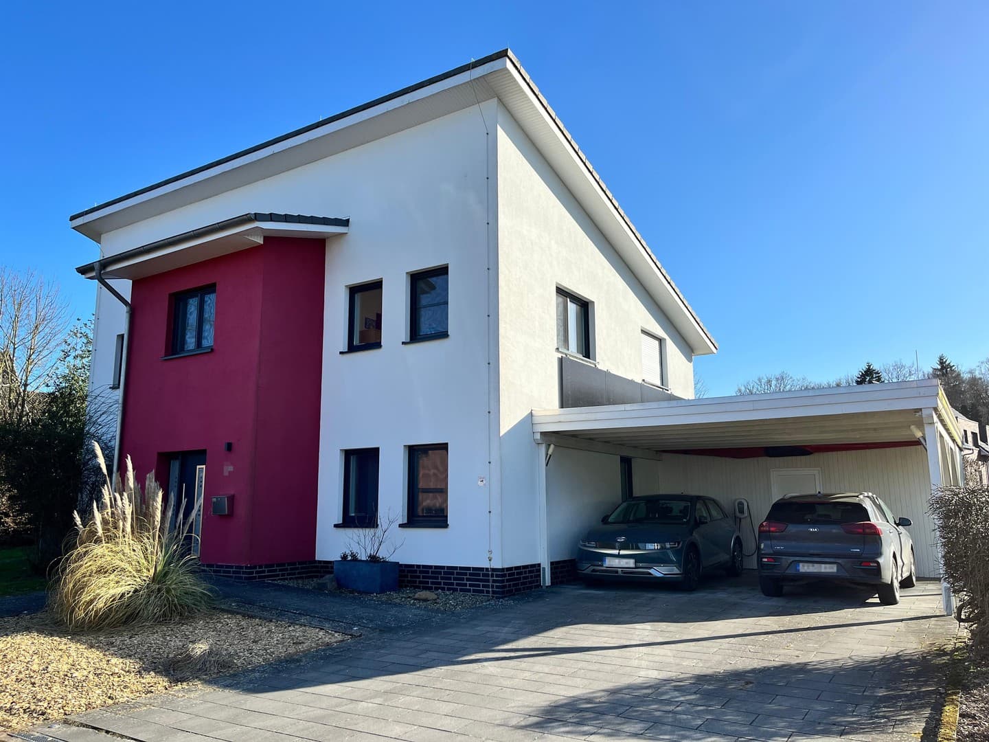 Energieeffizientes Einfamilienhaus mit 210 m² Wohnfläche und weitläufigem Grundstück
