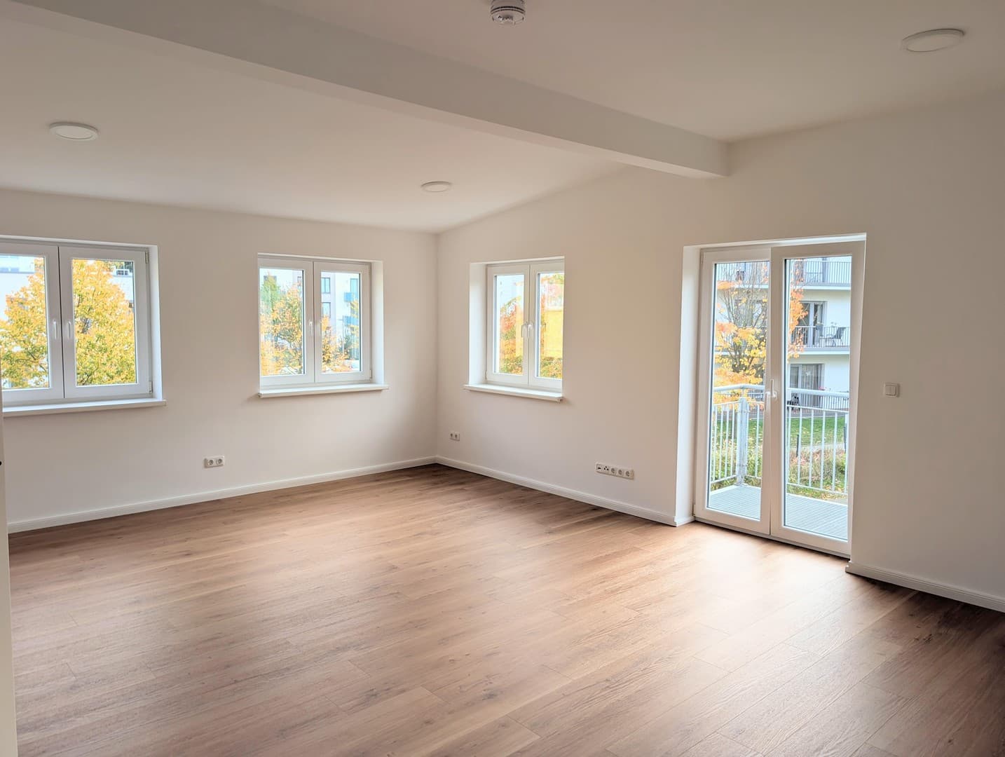 Lichtdurchflutete 2-Raum-Wohnung im Neubaustandard mit Balkon – Bezugsfertig zum Verkauf