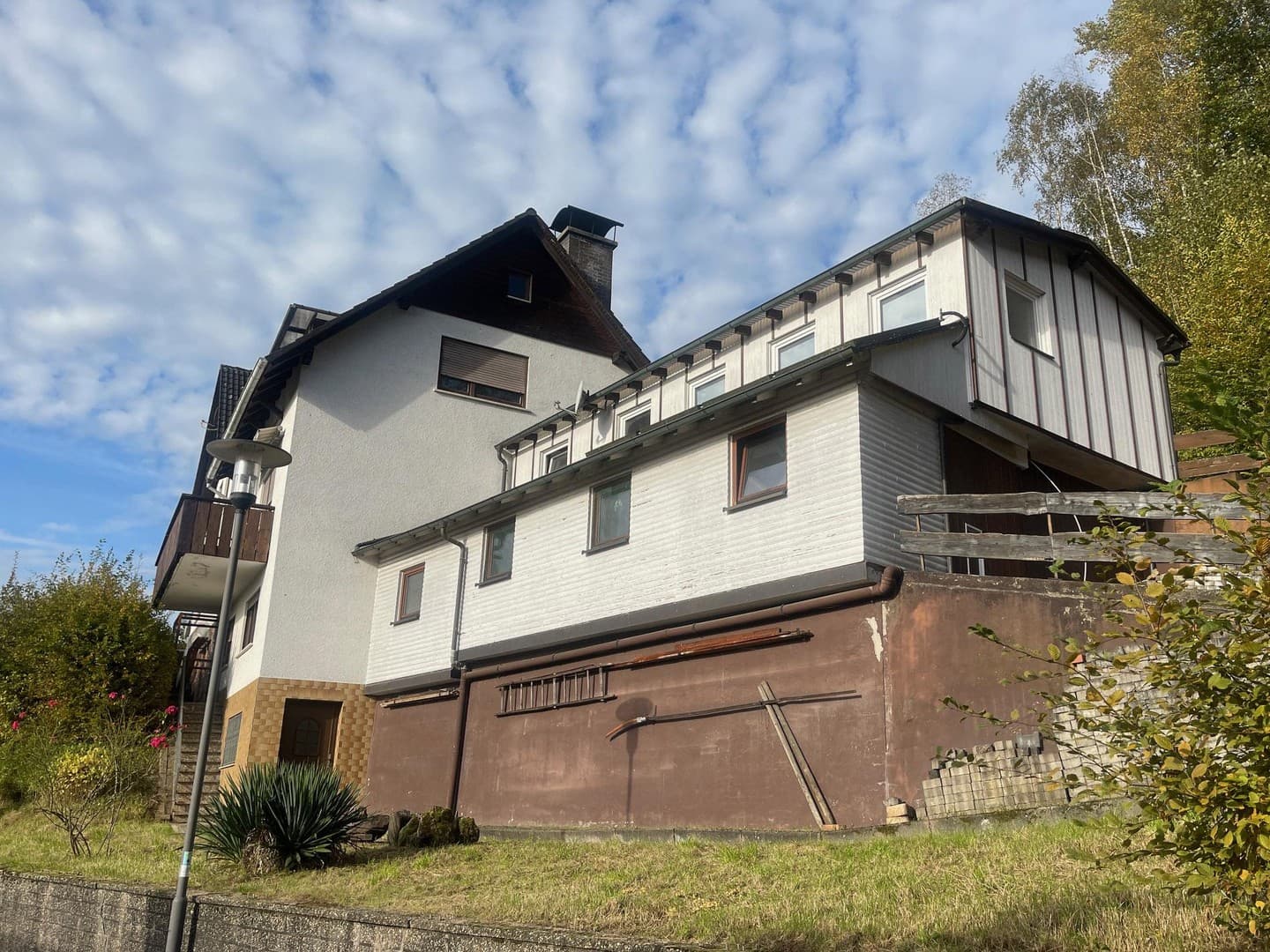 1-2 Familienhaus in wunderbarer Fernblicklage (mit Nebengebäude und viel Stauraum)