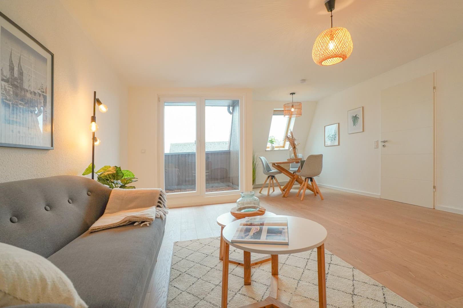 Selbst wohnen & vermieten: 2 Wohnungen, 99 m², DG frisch saniert, neue Heizung - Lilienthal Mitte
