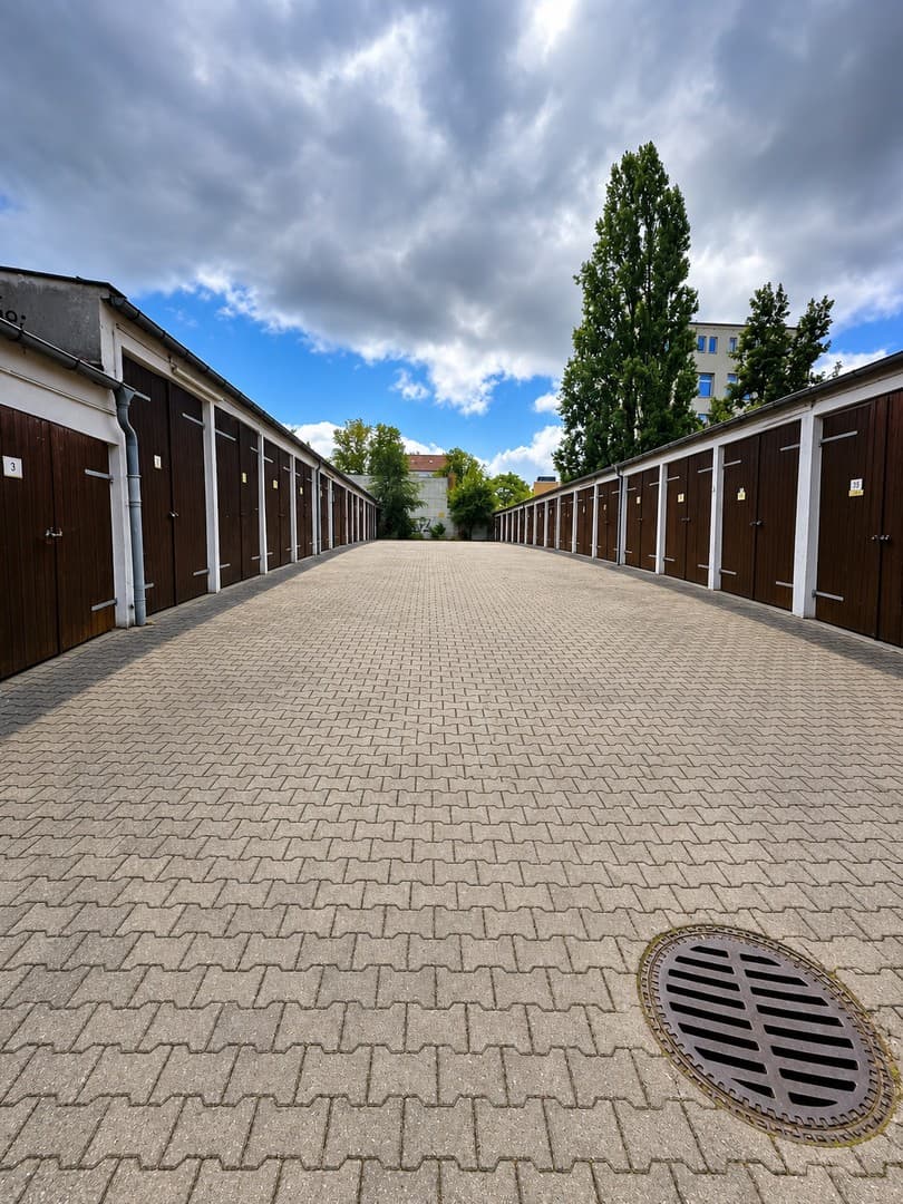 Garagenanlage mit 38 Garagen komplett zu vermieten – Berlin-Neukölln