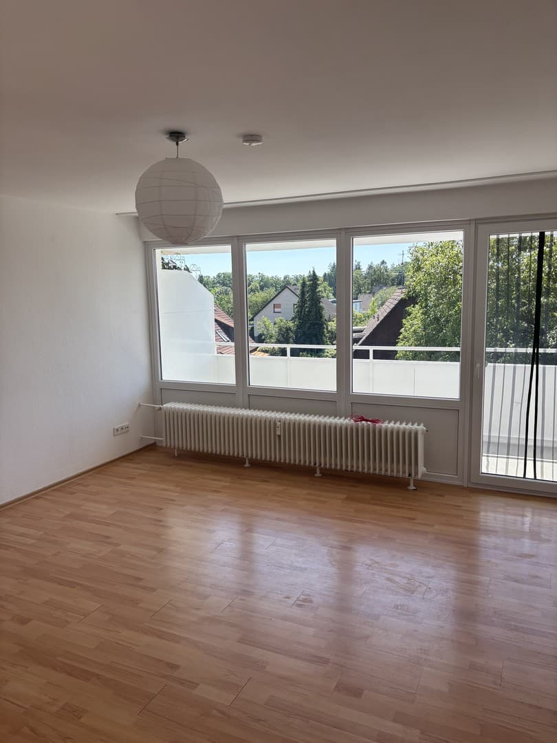 Große 3-Zimmerwohnung mit Balkon im Grünen im Erstbezug nach Renovierung