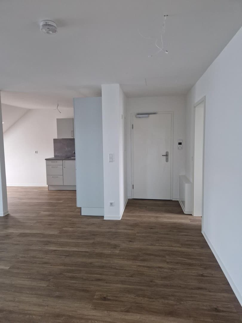 ERSTBEZUG - Schöne 3-Zimmer DG Wohnung mit Balkon und Einbauküche
