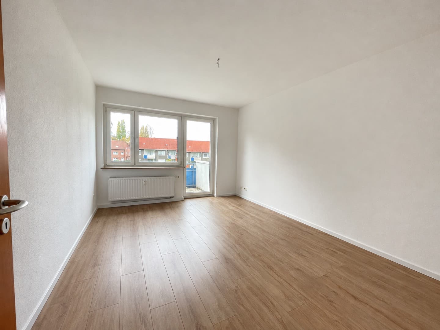 renovierte 2-Zimmer-Wohnung mit Balkon, frei ab sofort