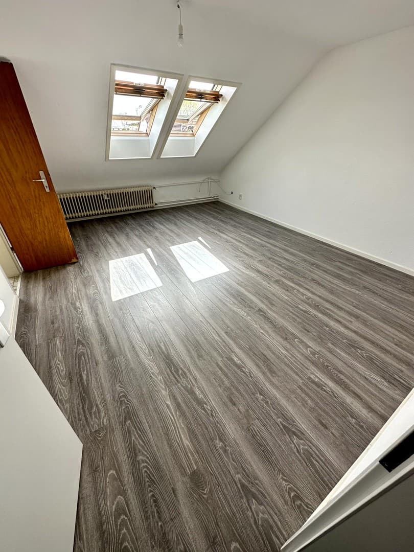 Nettes Apartment im DG....Uni-Nähe...provisionsfrei