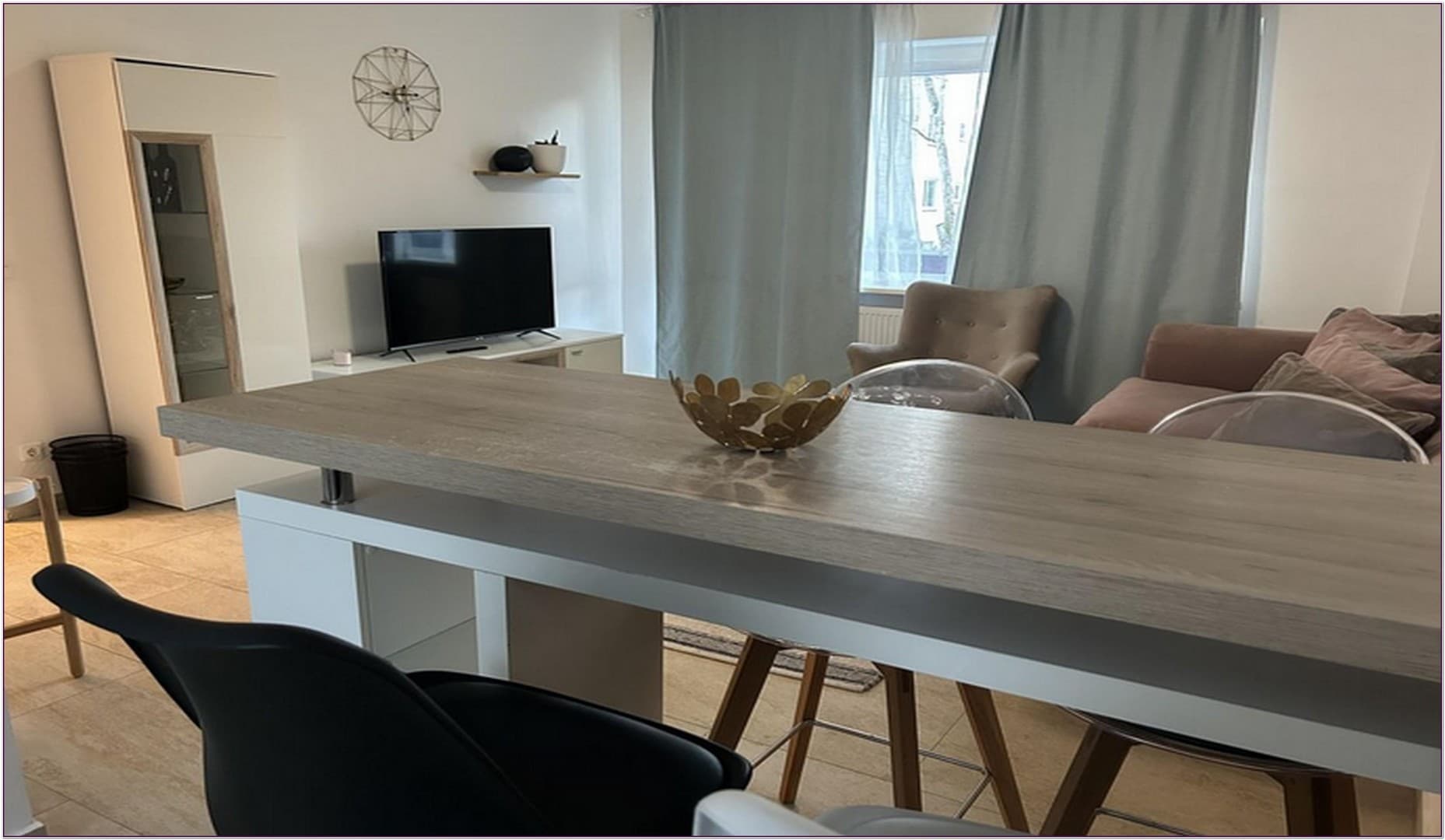 Helle und großzügige 2-Zimmer-Wohnung in zentraler Lage