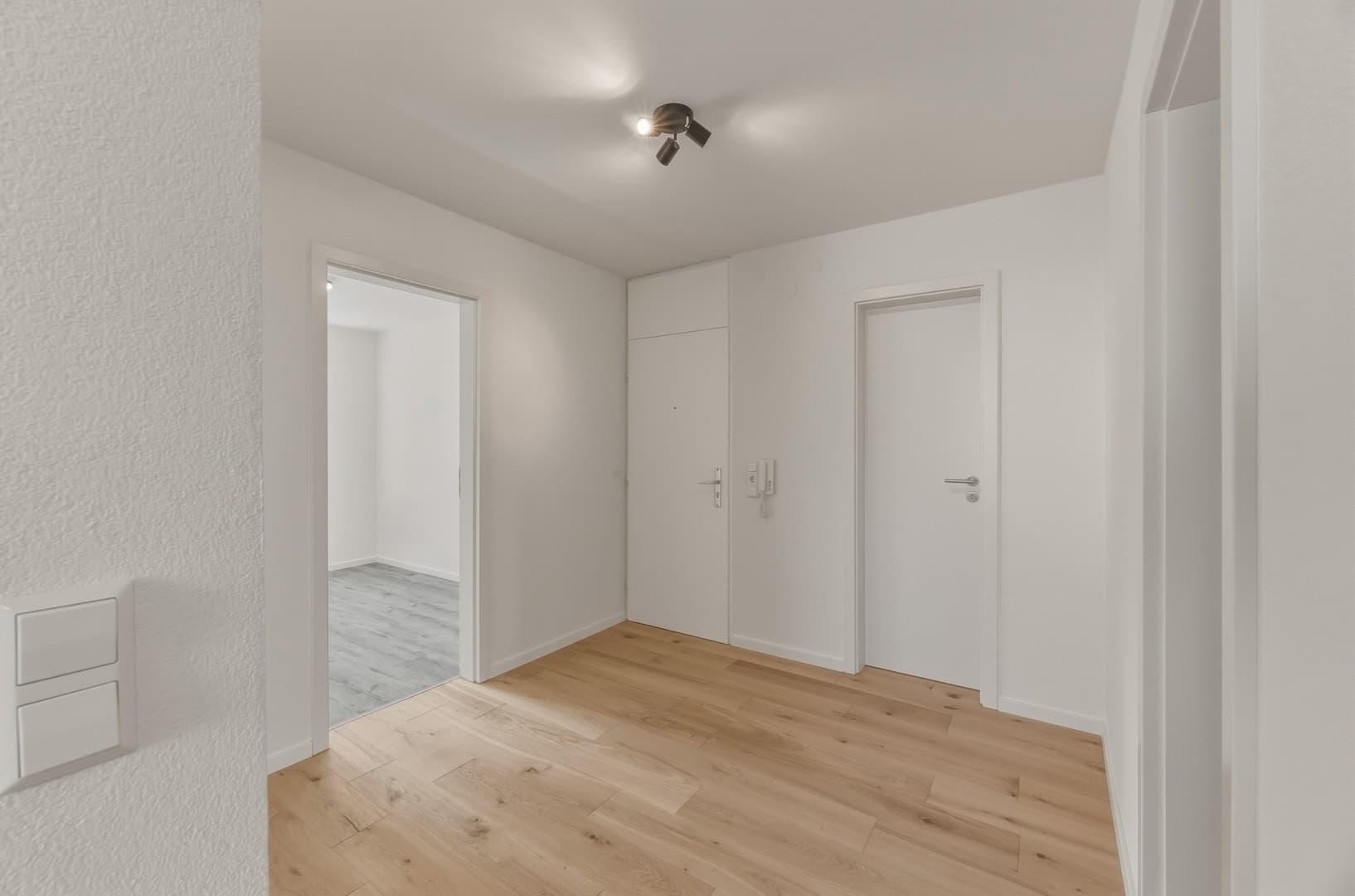 *provisionsfrei* 3,5-Zi Wohnung mit Hobbyraum und eigener Terrasse - neu renoviert