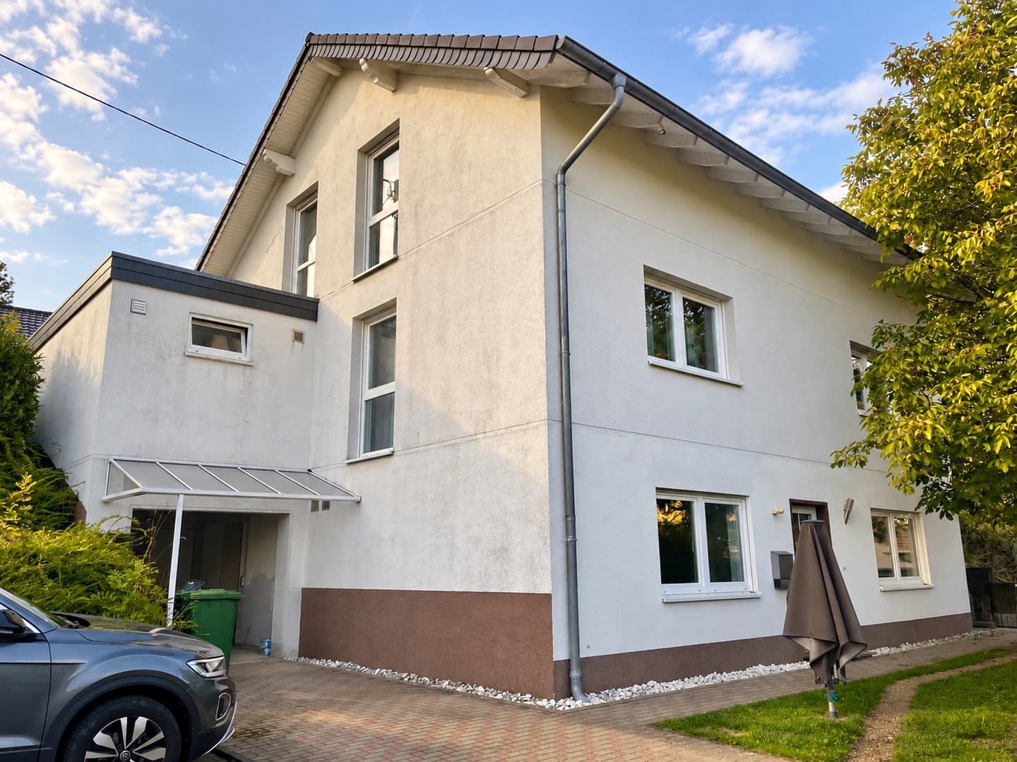 Zwei Wohnbereiche unter einem Dach – 191 m² für Familie, Arbeit und Gäste