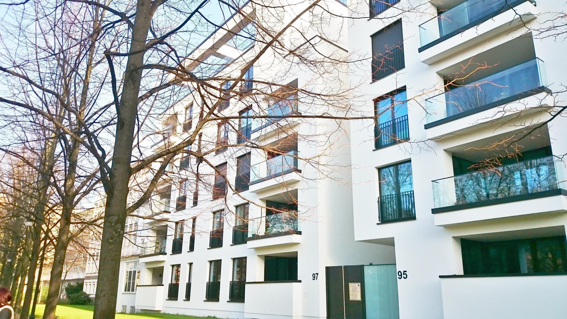 Hochwertige, zentrale Stadtwohnung mit Loggia/ eine Ruheoase, direkt in den Wallanlagen