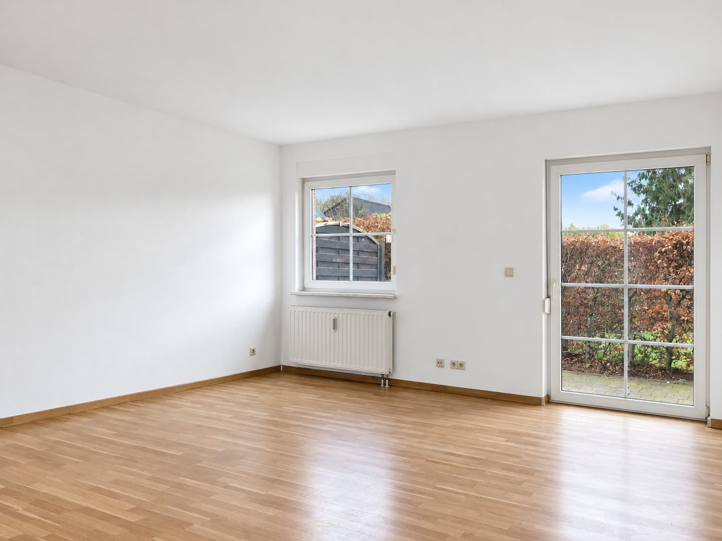 Tür auf, Südterrasse, durchatmen: Renovierte 2-Zimmer-Wohnung ohne Stufen in Wacken