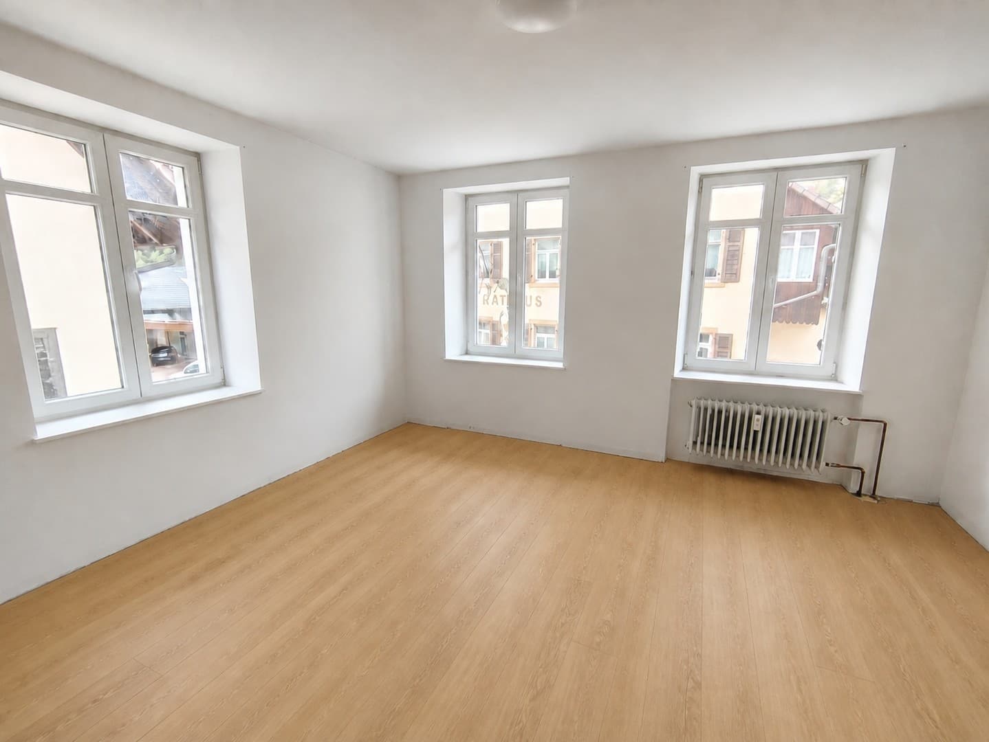 Helle 2-Zimmer-Wohnung mit großem überdachtem Balkon – Tegernau