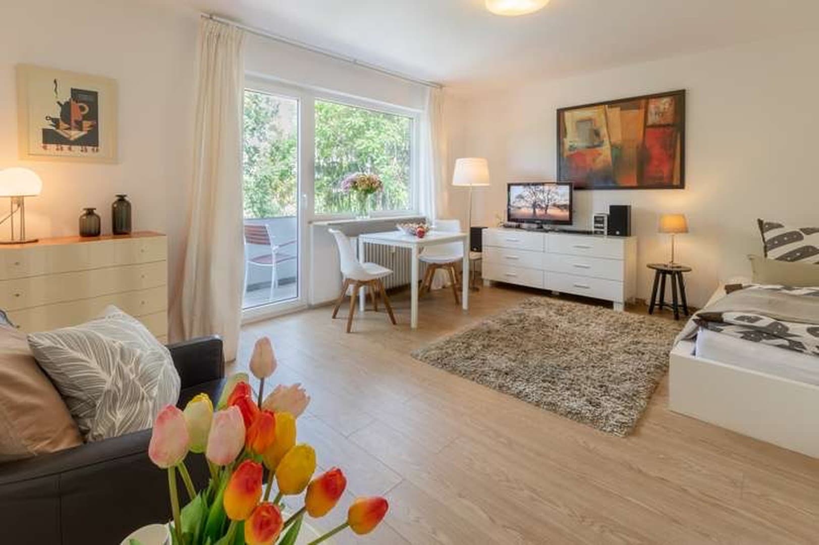 Stilvoll möbliertes 1-Zimmer-Apartment mit Sonnenbalkon | All-inclusive| Frankfurt-Preungesheim