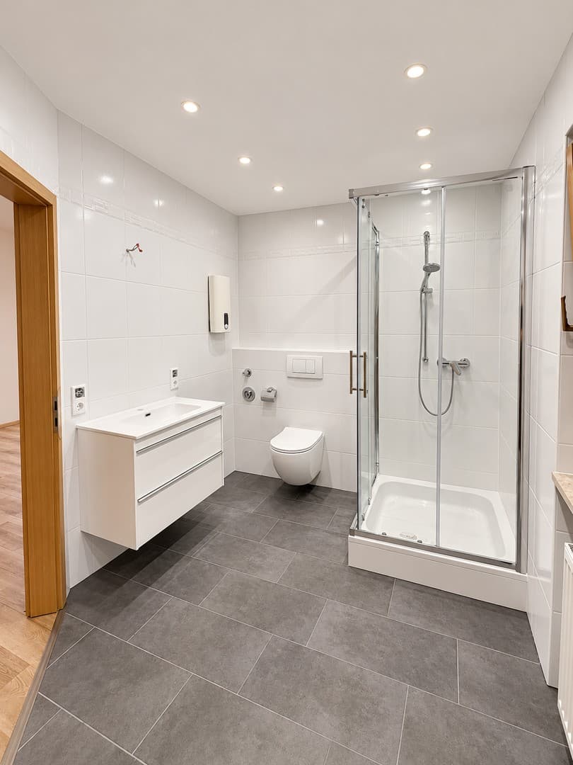 Frisch sanierte 3,5-Zimmer-Wohnung mit Stellplatz in Pommelsbrunn –3,5 Zimmer ca. 73 m²