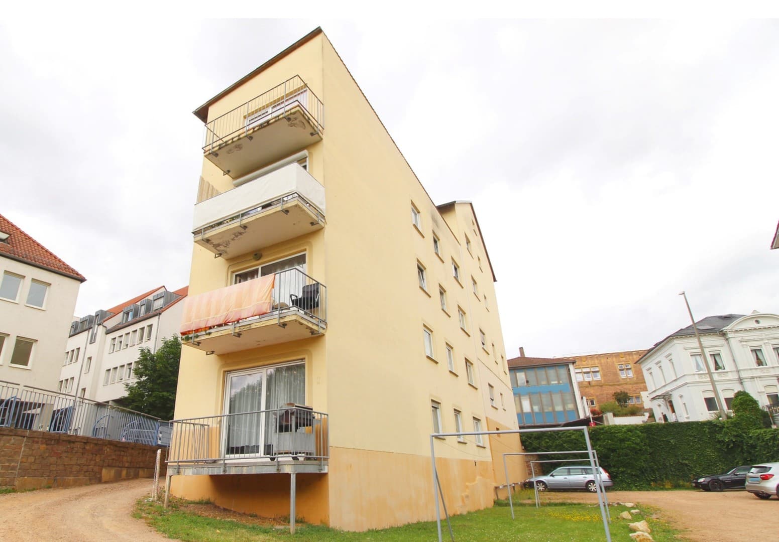 Wohnen an der Nahe: 3-Zimmer-Wohnung mit Südbalkon, Einbauküche & eigenem Stellplatz – Zentrale Lage