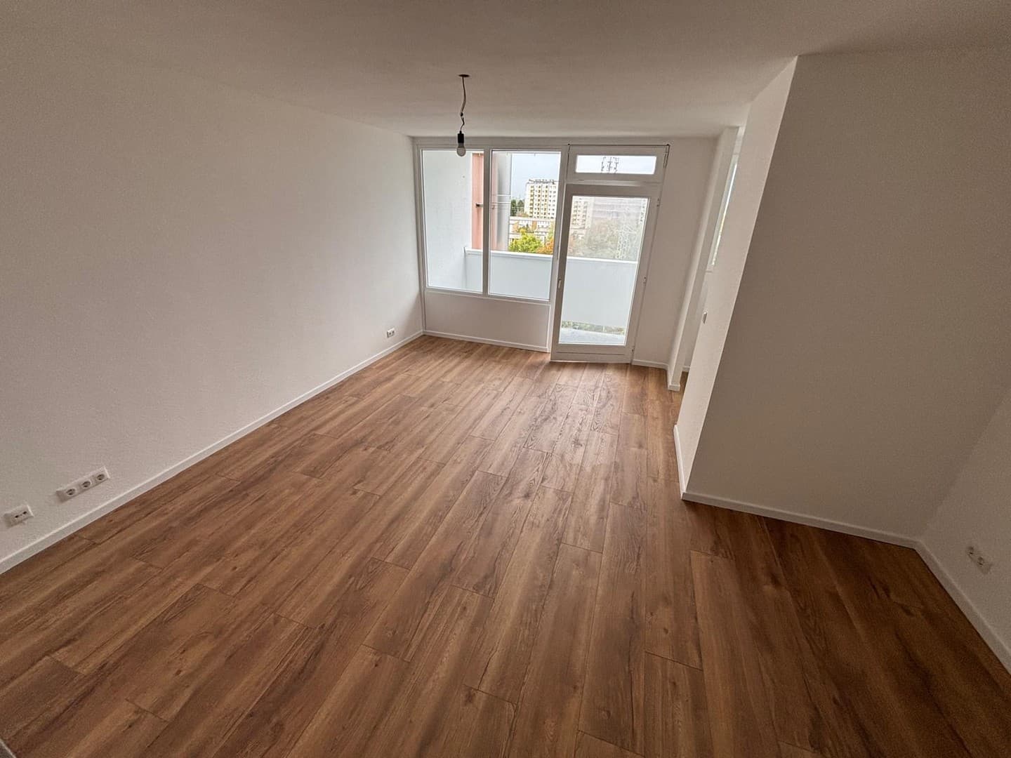 Frisch sanierte 1-Zimmer-Wohnung mit Balkon 1096