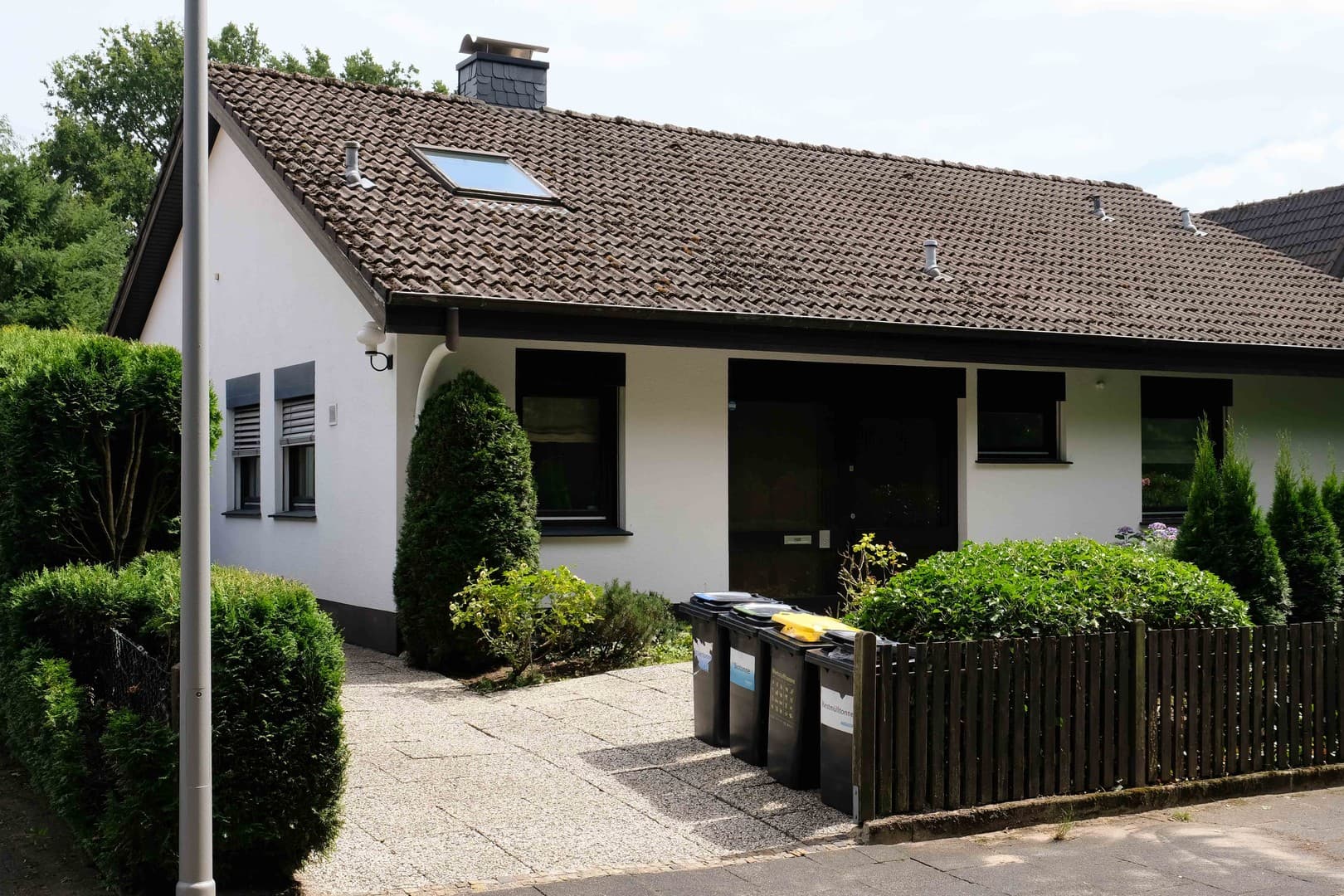 Top-Lage in Bi-Senne: Einfamilienhaus mit großzügigem Raumangebot und idyllischem Garten