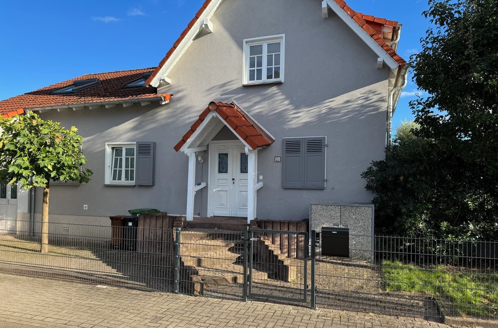 Einziehen und sofort wohlfühlen: Helles Einfamilienhaus mit mediterranem Charme in Lingenfeld