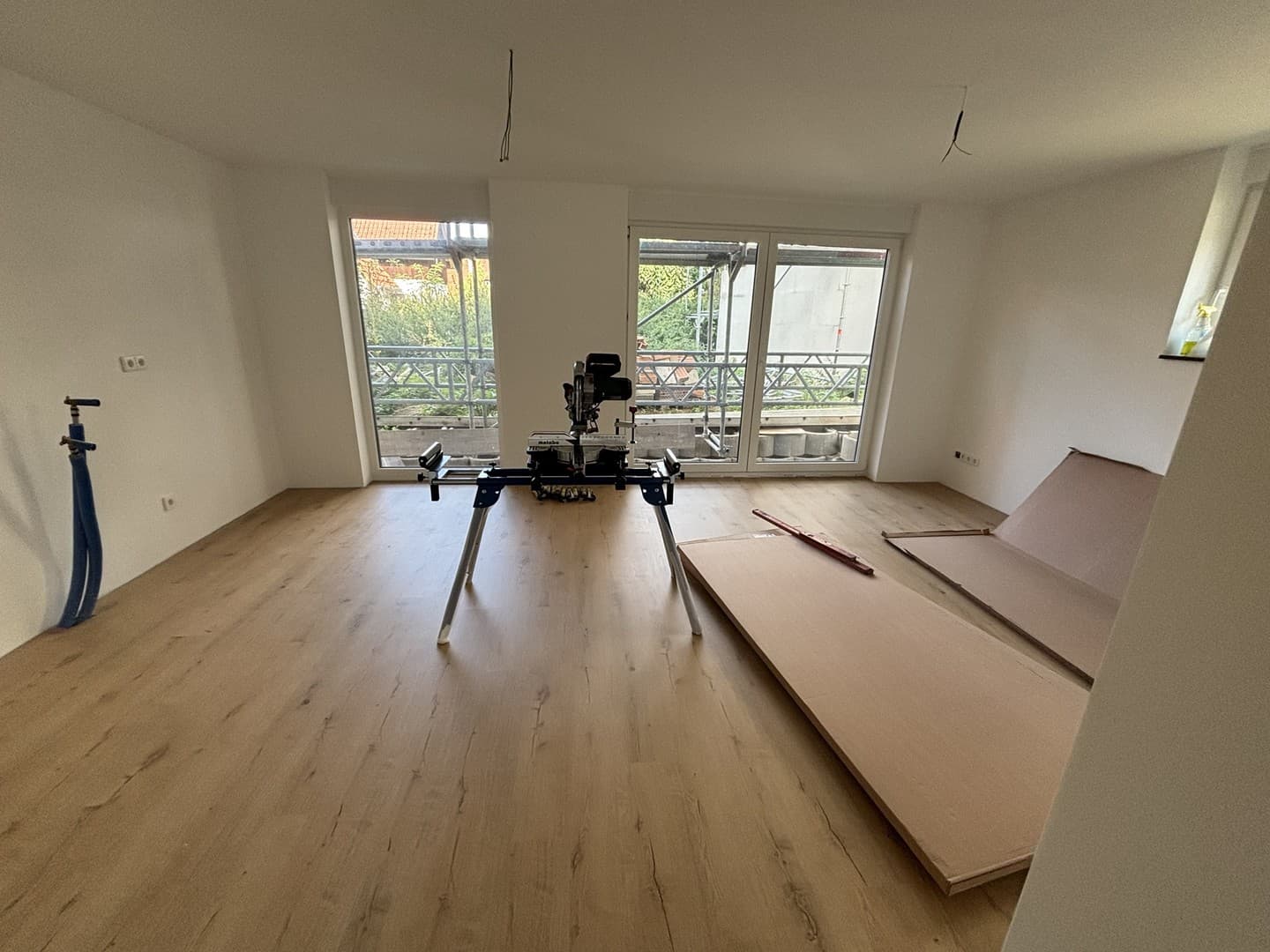 Neubau-Erstbezug: helle 3-Zimmer-Wohnung mit Terrasse und Fußbodenheizung in Oberderdingen
