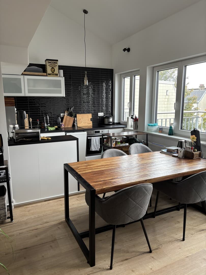 2-Zimmer-DG-Maisonette mit Galerie und Balkon