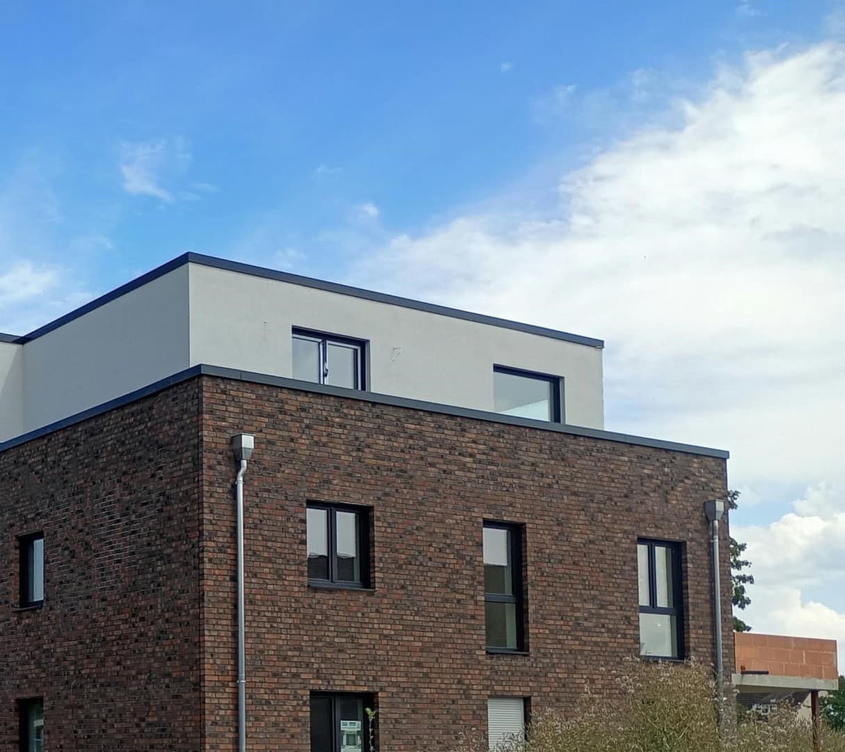 Exklusive, lichtdurchflutete Neubau-3-Zimmerwohnung mit großzügigem Balkon und Fensterflächen
