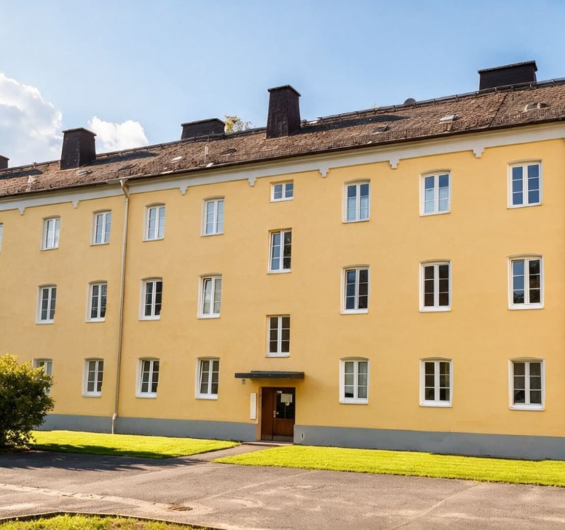 Helle 4,5-Zimmer-Altbauwohnung mit neuer Einbauküche und Stellplatz – zentrumsnah an der Saale