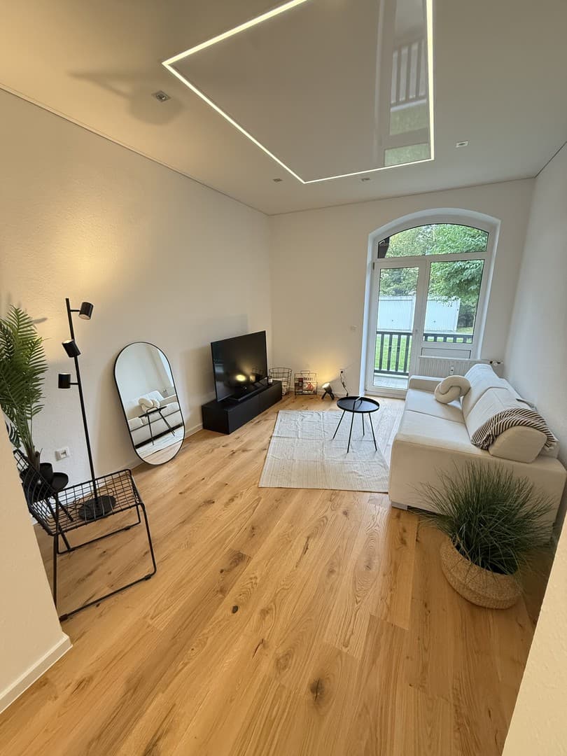 bezugsfreie hochwertig sanierte moderne Erdgeschoss 2-Zimmer-Wohnung mit Balkon